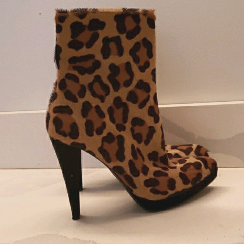 Stuart Weitzman booties beauties! - Picture 4 of 7